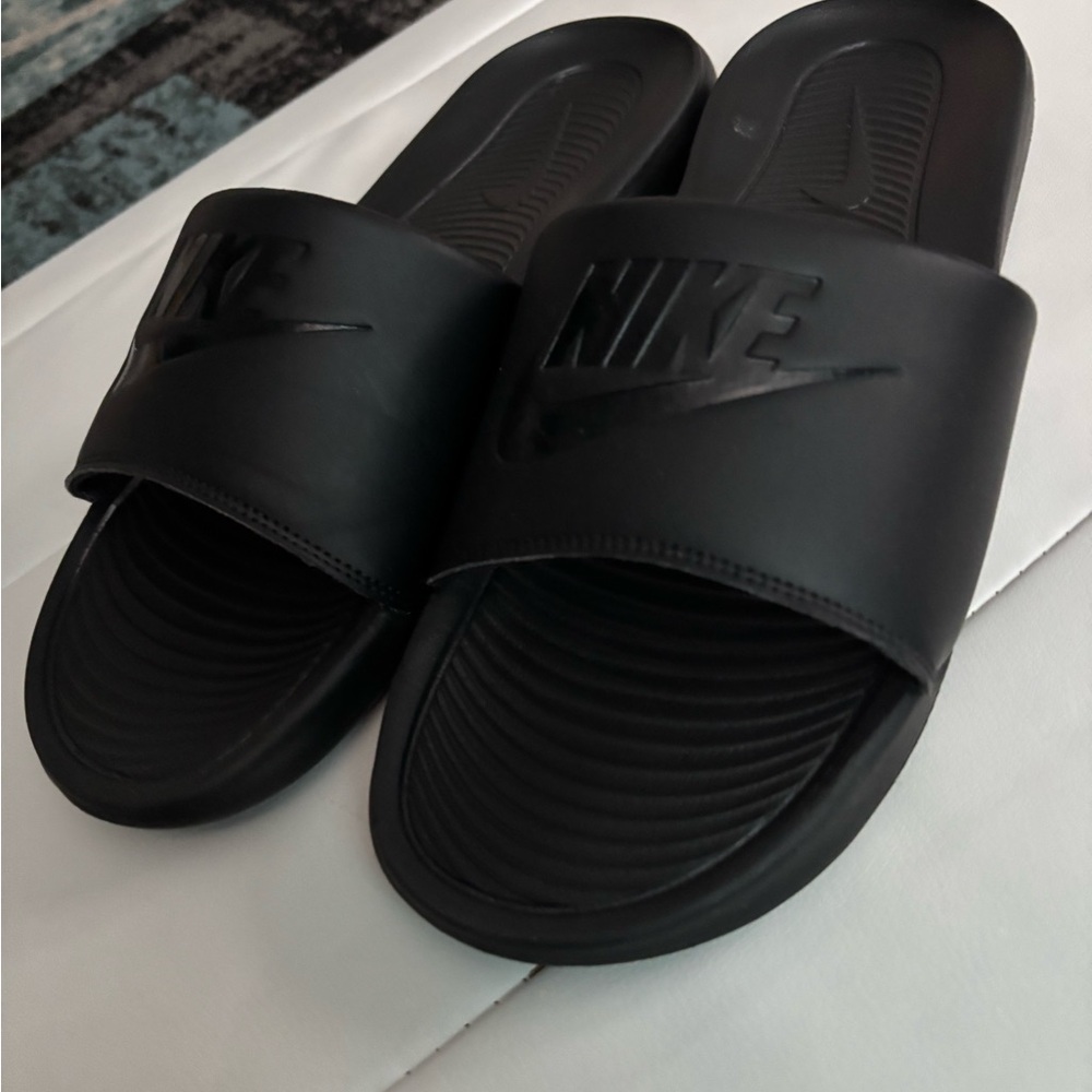 Nike Black Athletic Slides